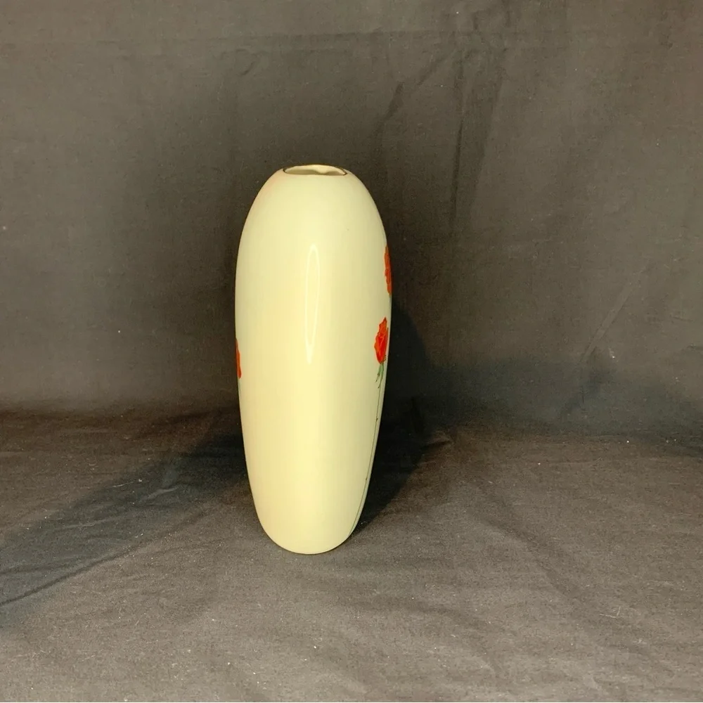 Otagiri Wide Pocket Elegant Beige Vase With Long Stems Red Roses